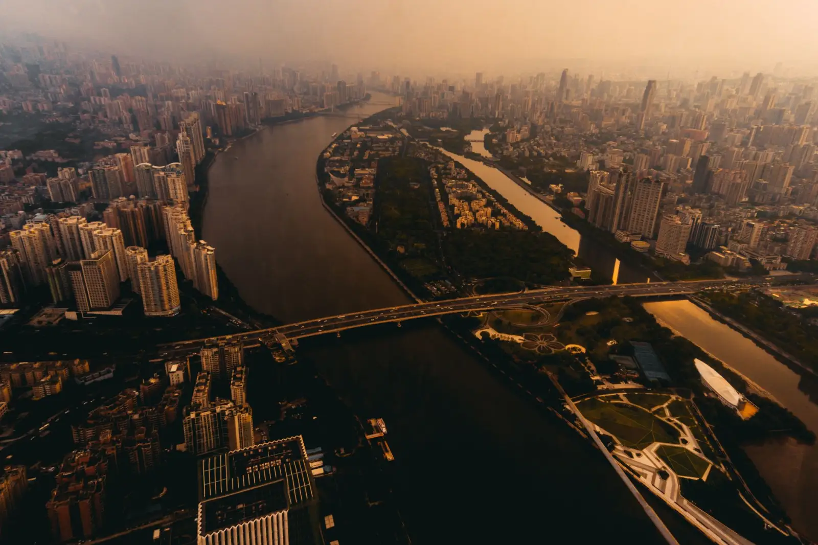 登洁科技空气净化系统在绿色工厂中的应用案例